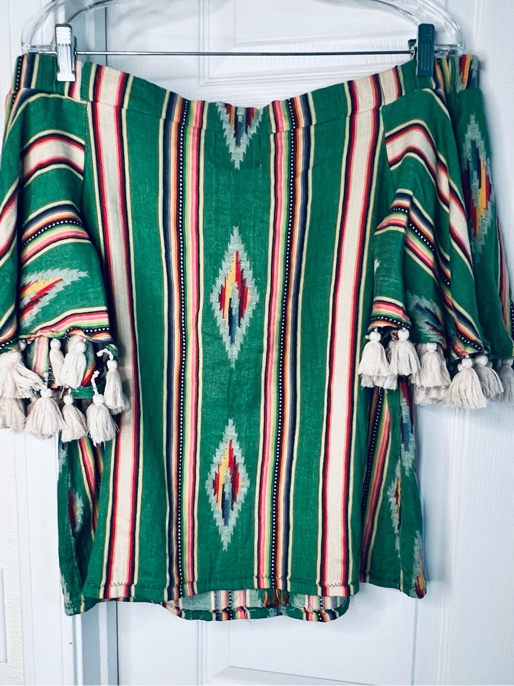 Judith March  Sz M Green Off-Shoulder Tunic Tassels Poncho Stile Women’s